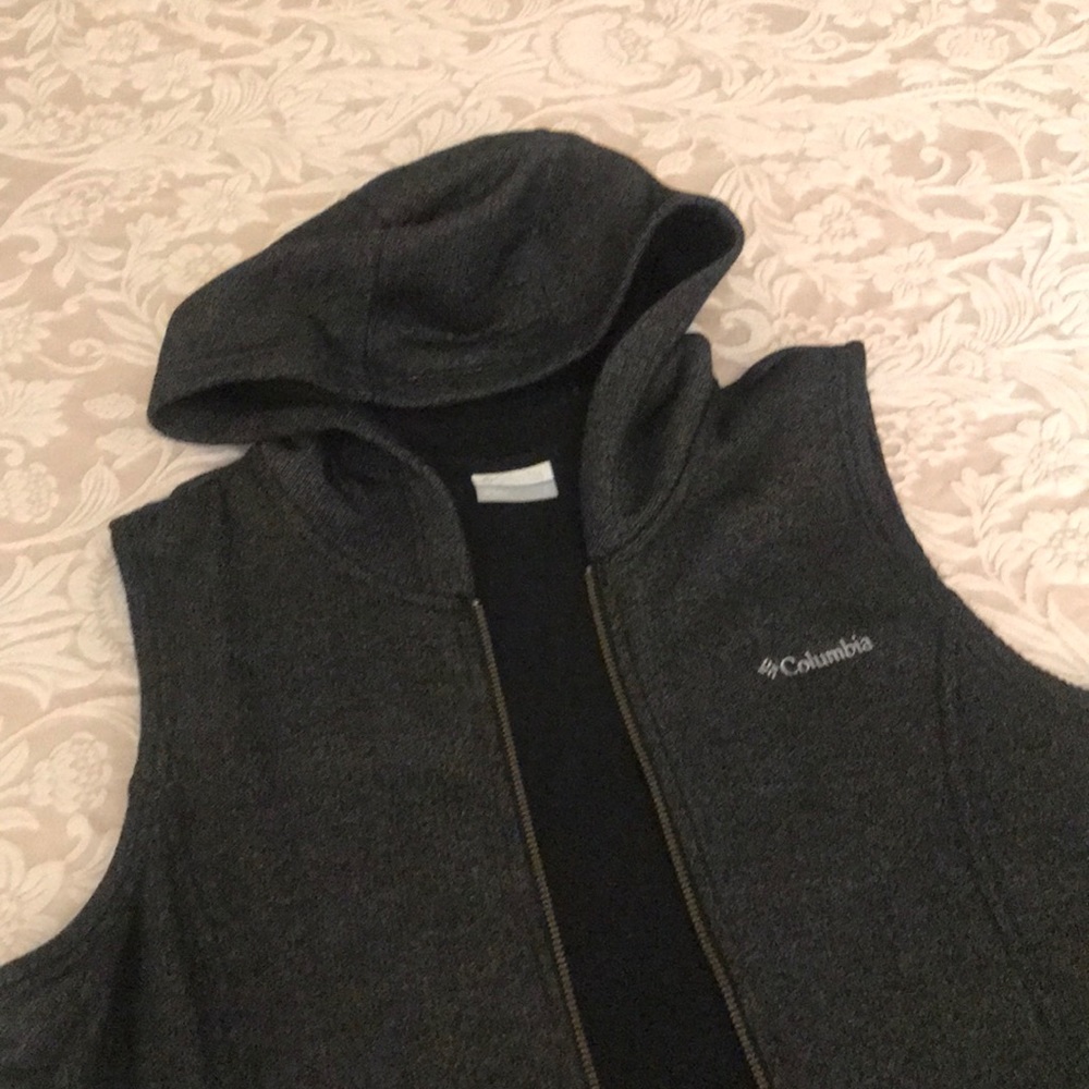 Dark gray Columbia vest with side pockets